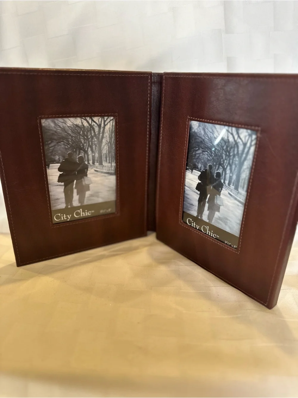 NWOT DOUBLE LEATHER PHOTO HOLDER
